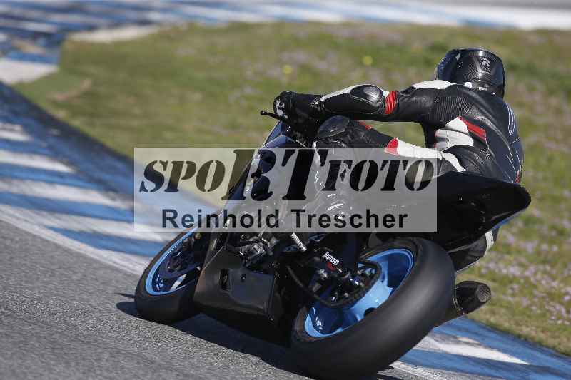 /Archiv-2024/01 26.-28.01.2024 Moto Center Thun Jerez/Gruppe gruen-green/backside